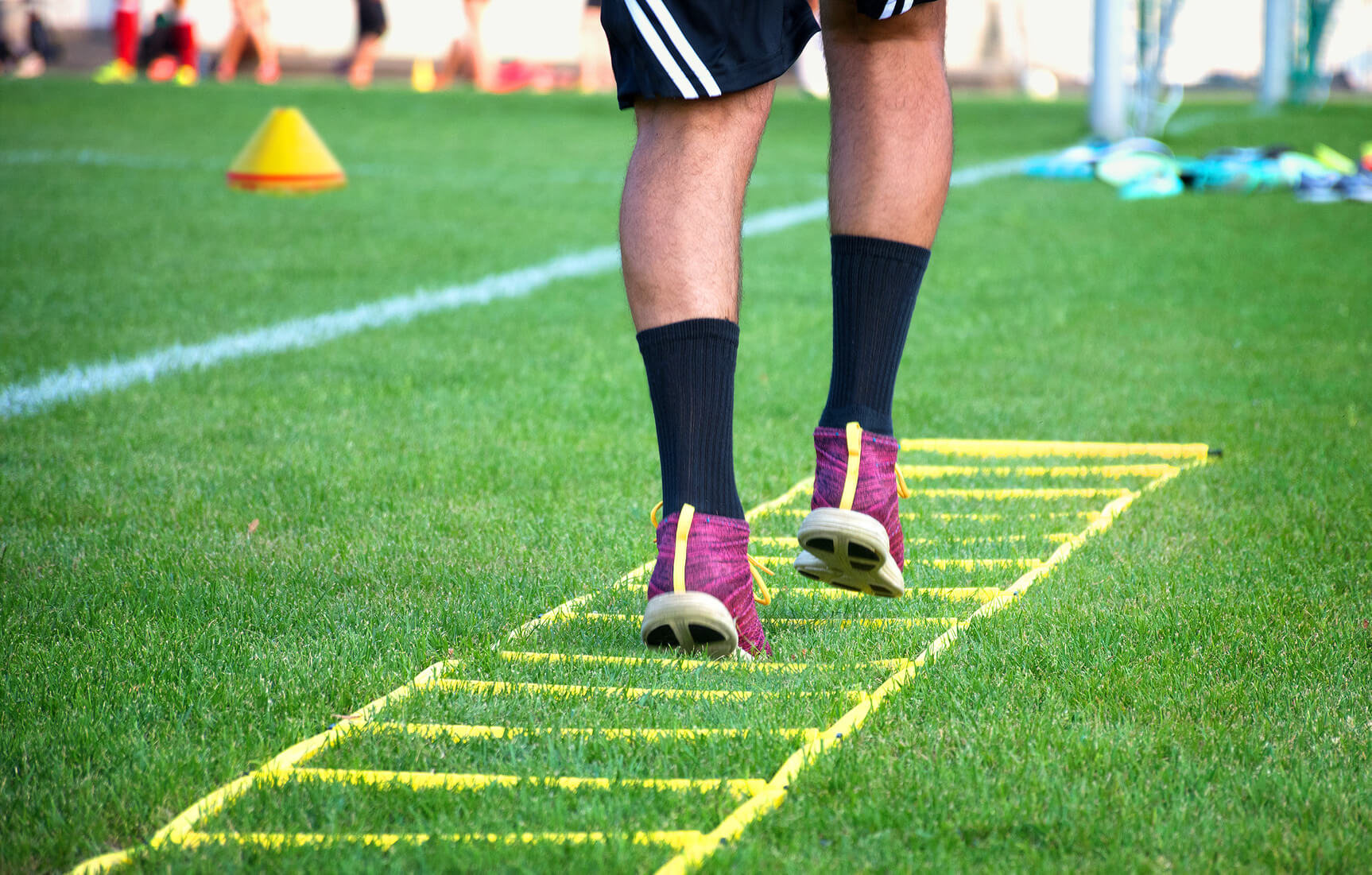 Treino inspirado nas atletas do futebol para queimar 800 calorias